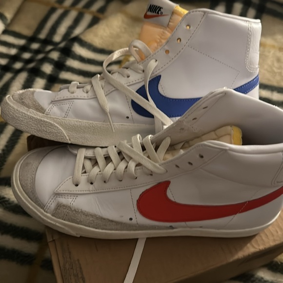 NIKE  Mid Blazer High top Sneakers EUC - Picture 9 of 9